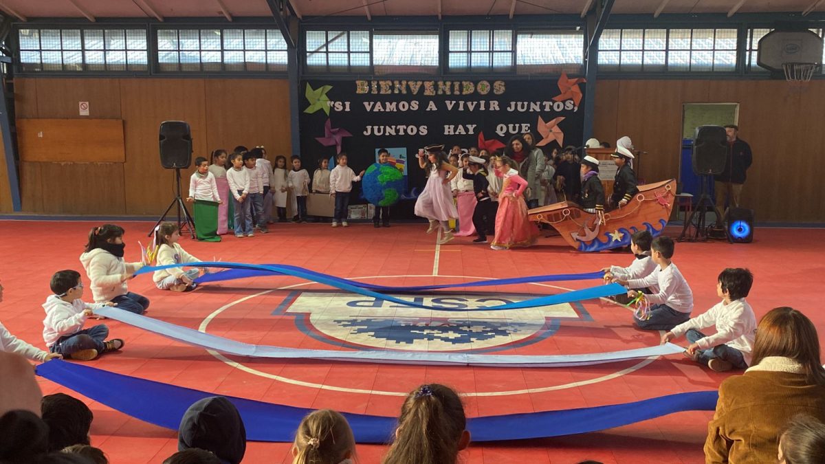 Círculo de Bienvenida y Celebración del Día de la Niñez junto a los Primeros Básicos