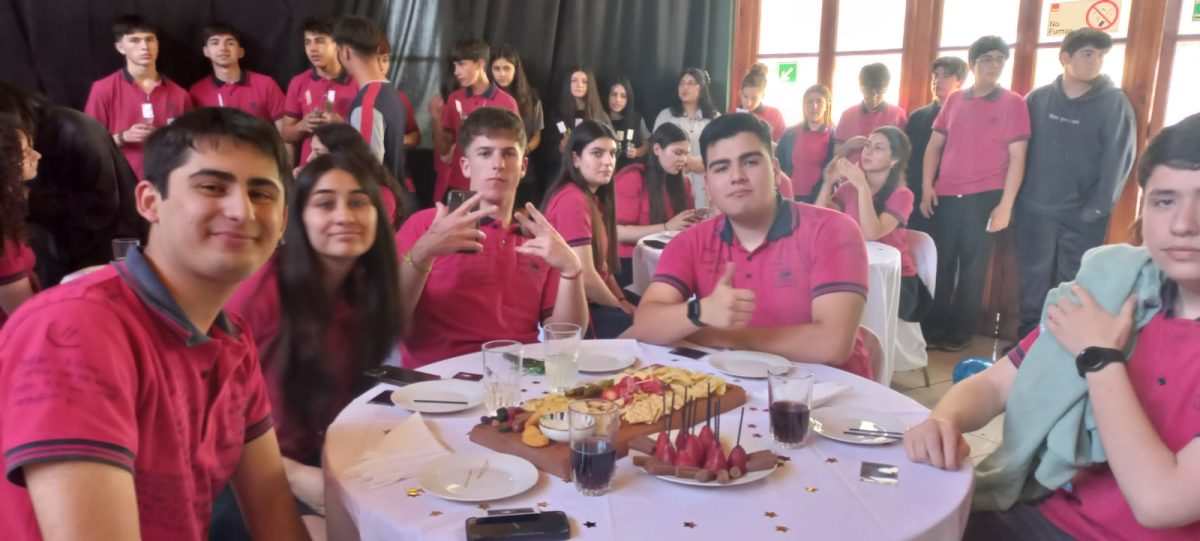 El Fin de una Etapa: IV Medio Cierra un Ciclo y Deja Huella en el Corazón del Colegio