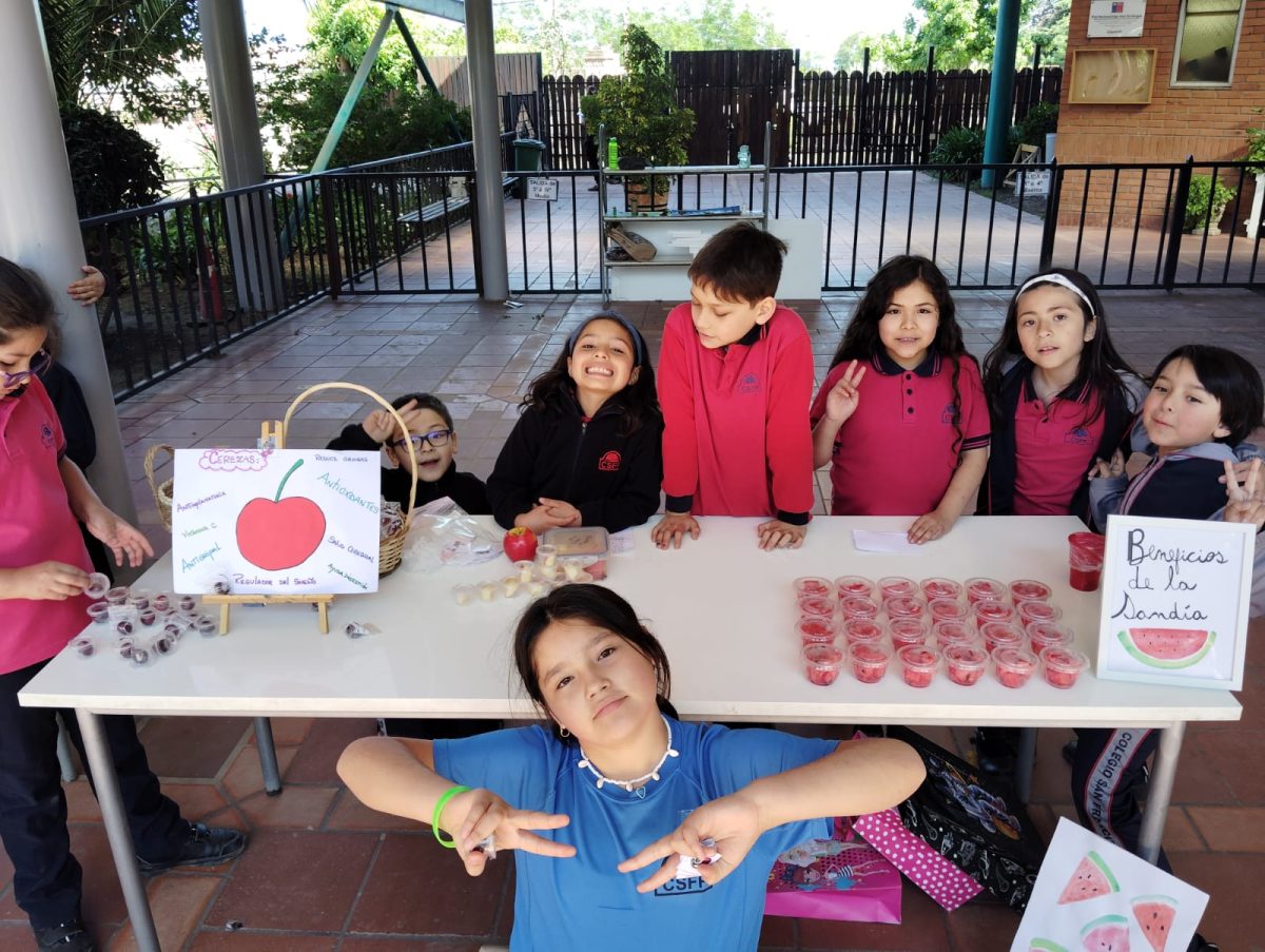 Regalo para 1° y 2° básico: Terceros básicos preparan feria saludable para sus compañeros más pequeños