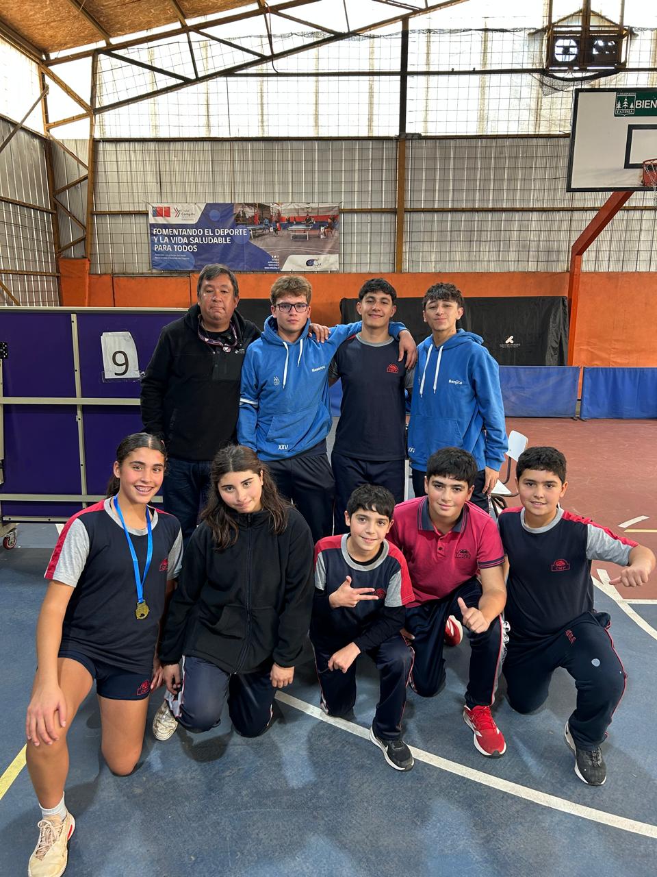 ¡Orgullo Deportivo! Equipo de Tenis de Mesa destaca en encuentro comunal!