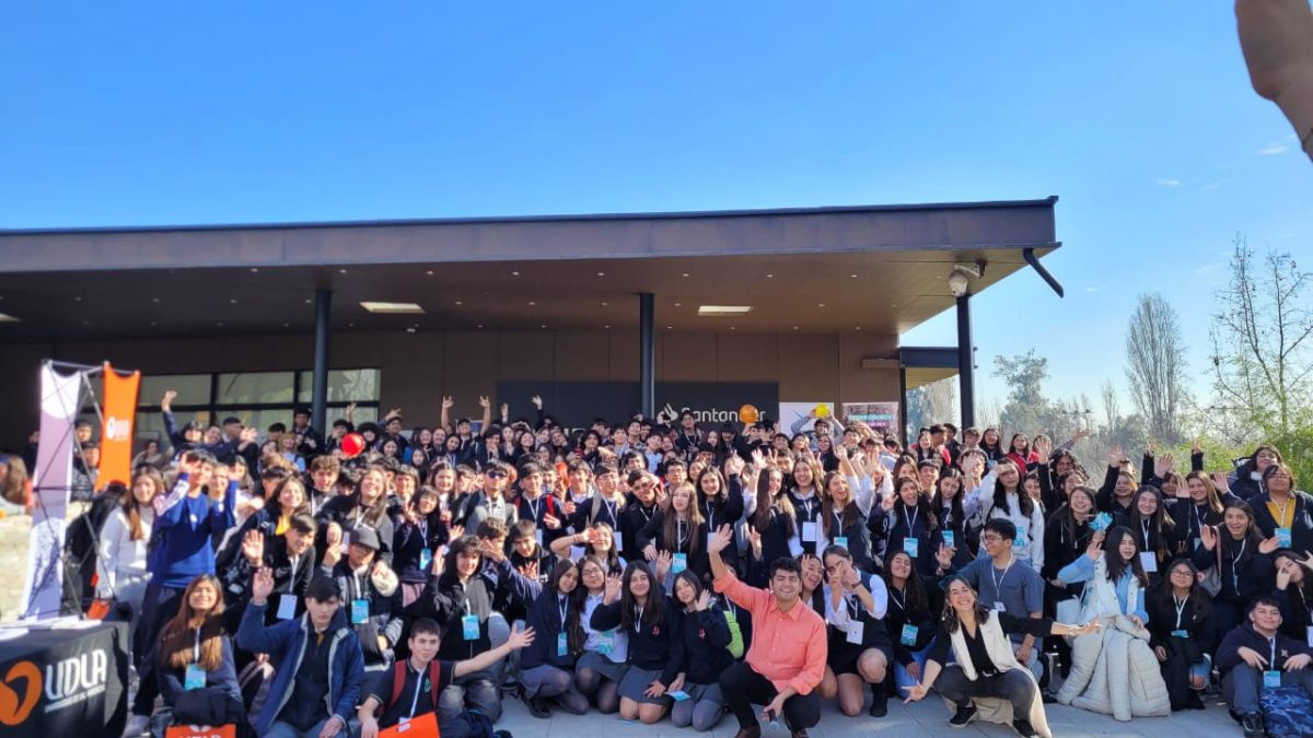 Estudiantes líderes alzan la voz contra el maltrato en inspiradora jornada formativa