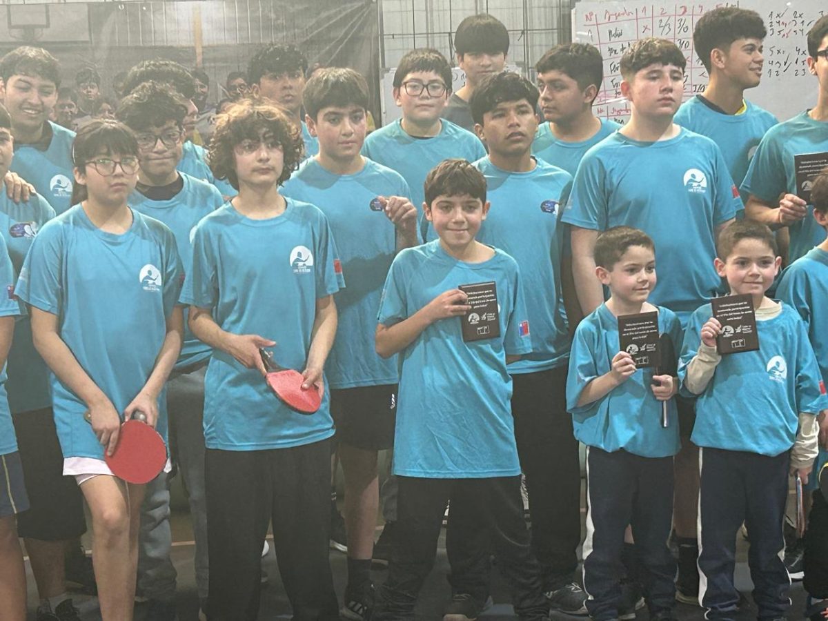 Estudiantes del Colegio San Francisco participan en clínica de tenis de mesa durante sus vacaciones de invierno
