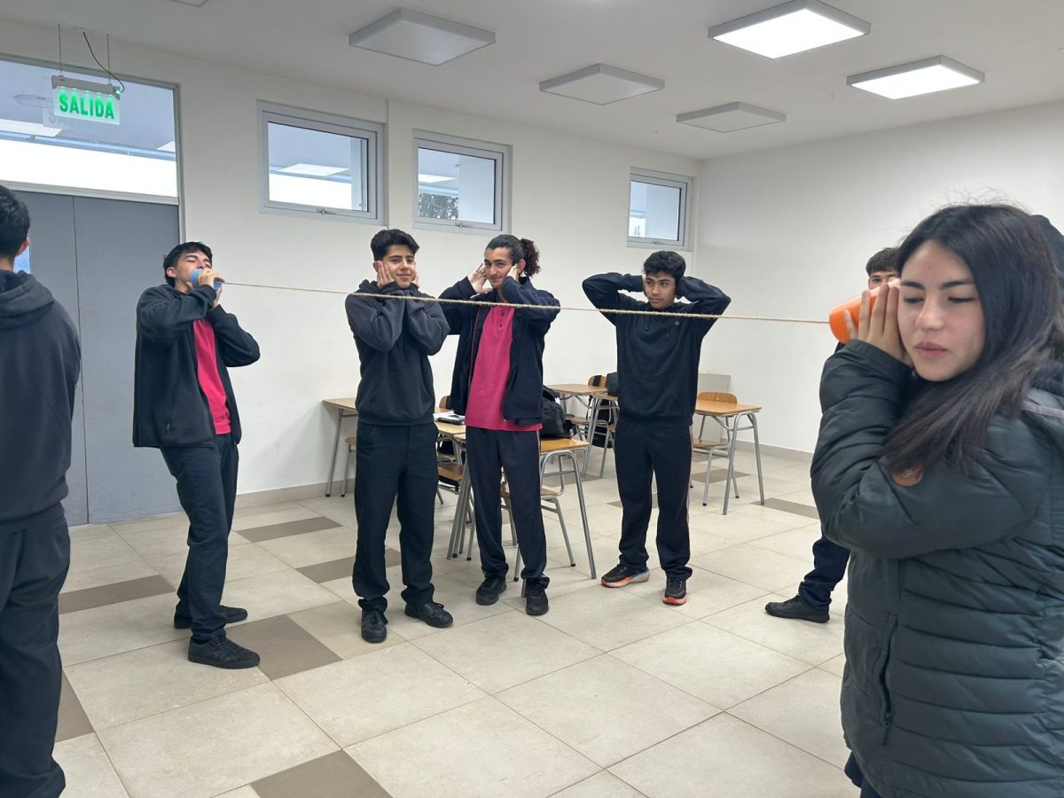 Estudiantes Líderes Lanzan Campaña “Volando en V: Alza la Voz”