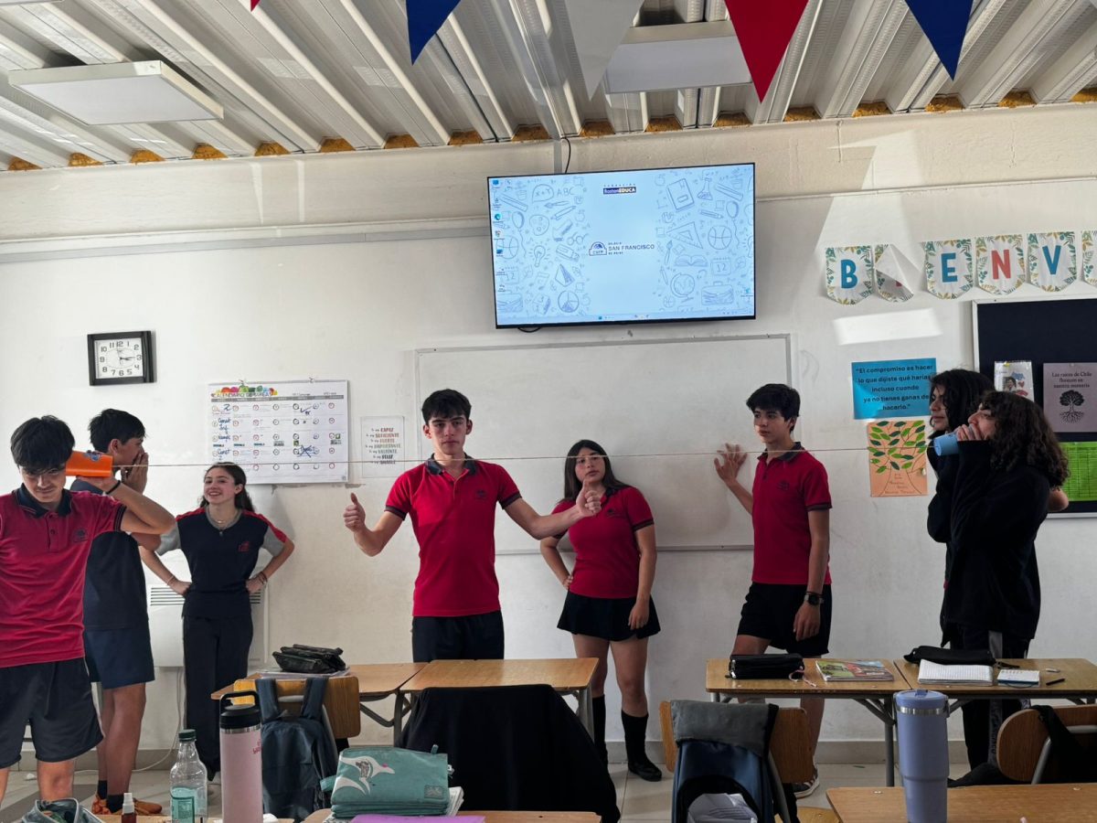 Estudiantes Líderes Lanzan Campaña “Volando en V: Alza la Voz”