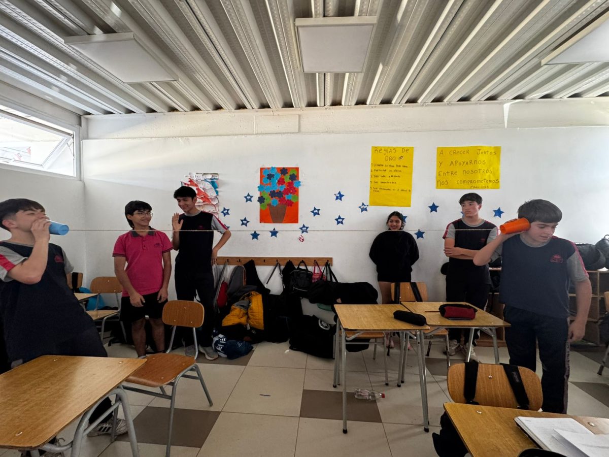 Estudiantes Líderes Lanzan Campaña “Volando en V: Alza la Voz”