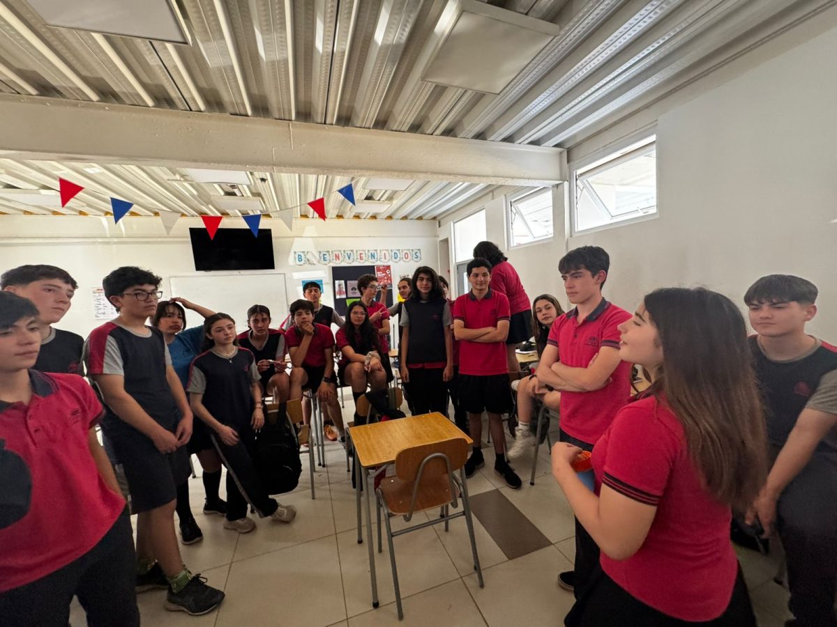 Estudiantes Líderes Lanzan Campaña “Volando en V: Alza la Voz”