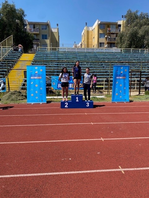 Amanda Calderón IV medio Primer lugar 800 metros planos categoría superior damas