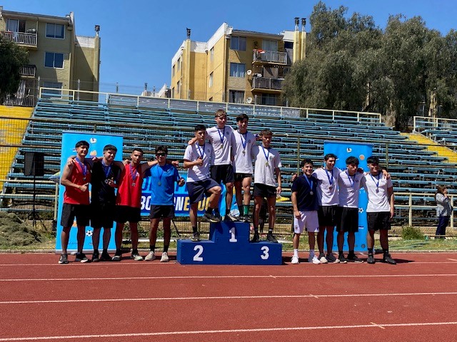 Martín Cibié III° medio, Gabriel Canave IV medio, Gaspar Molina III medio, Stefan Wrann IV medio, Segundo lugar relevos 4X100 categoría superior varones