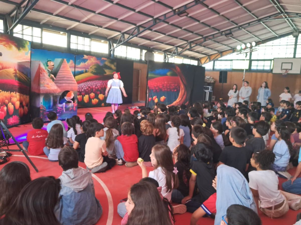 Cierre de la Semana del Inglés con teatro internacional en vivo