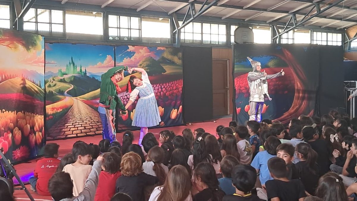 Cierre de la Semana del Inglés con teatro internacional en vivo