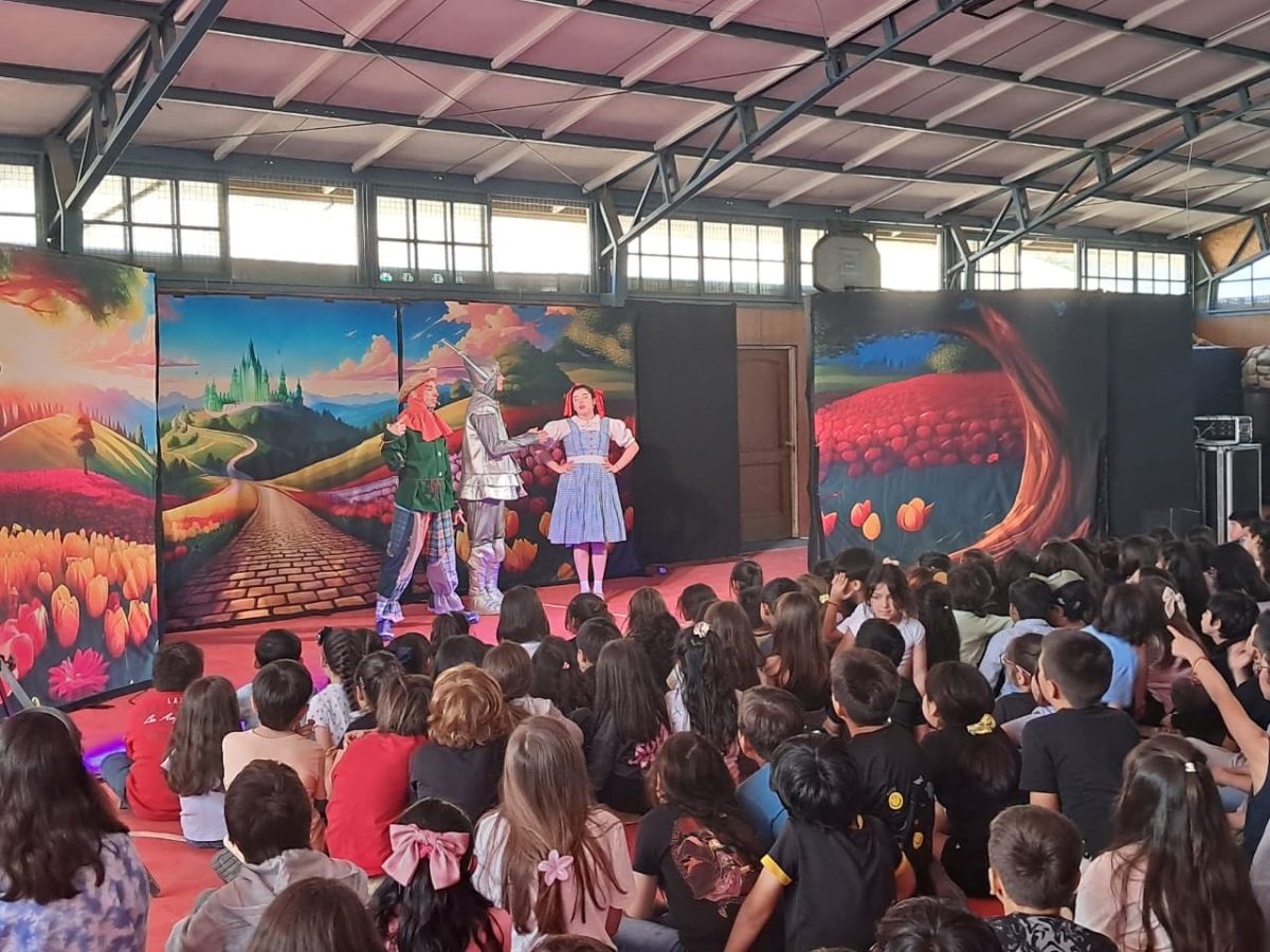 Cierre de la Semana del Inglés con teatro internacional en vivo