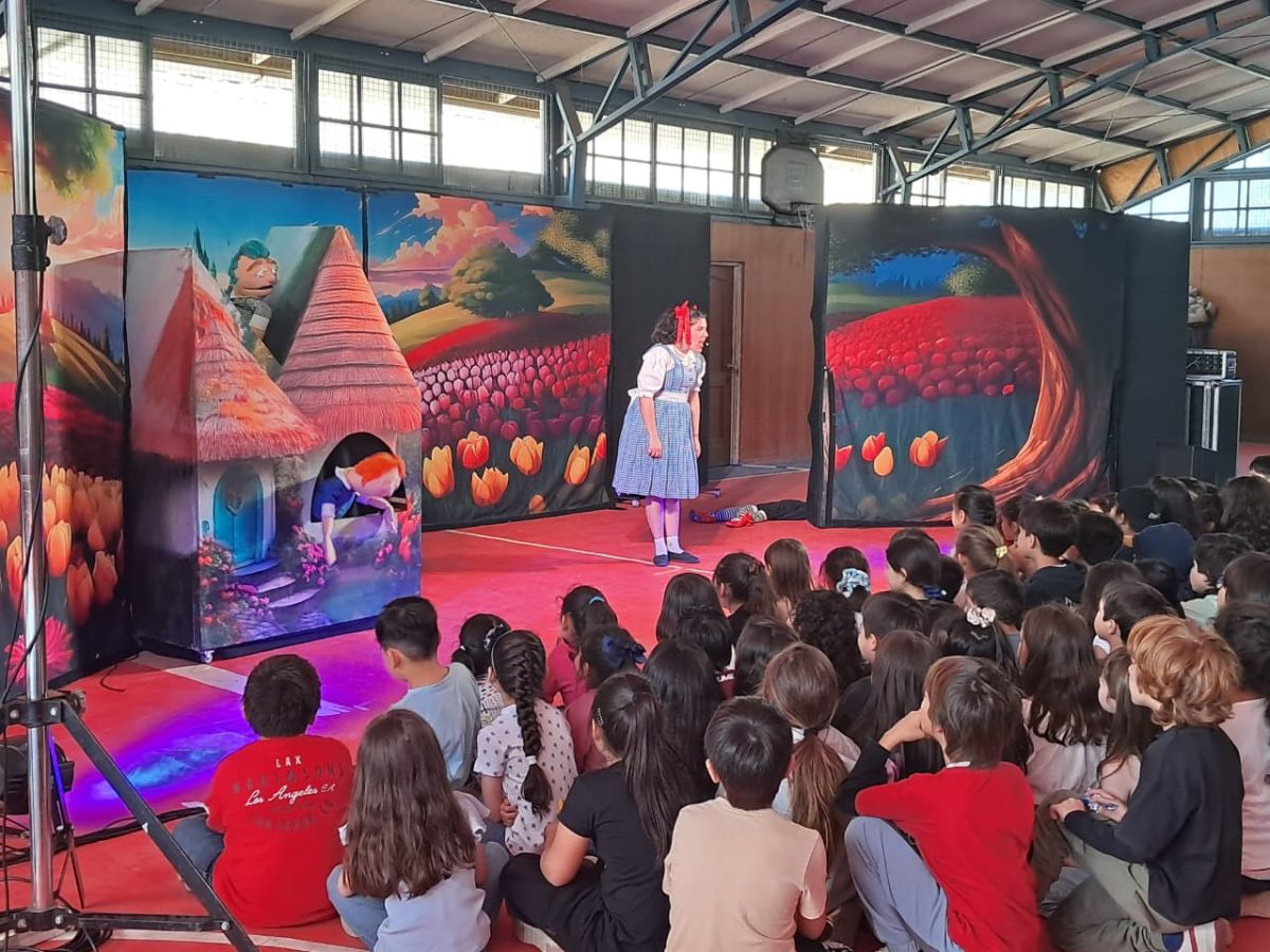 Cierre de la Semana del Inglés con teatro internacional en vivo