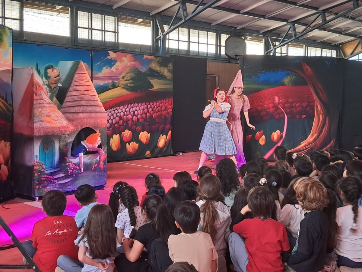 Cierre de la Semana del Inglés con teatro internacional en vivo