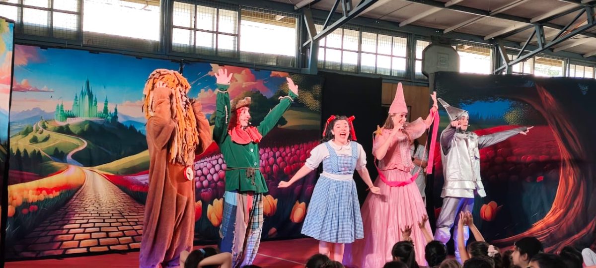 Cierre de la Semana del Inglés con teatro internacional en vivo