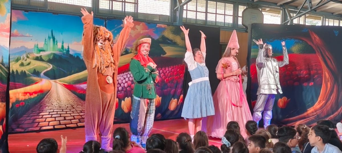 Cierre de la Semana del Inglés con teatro internacional en vivo