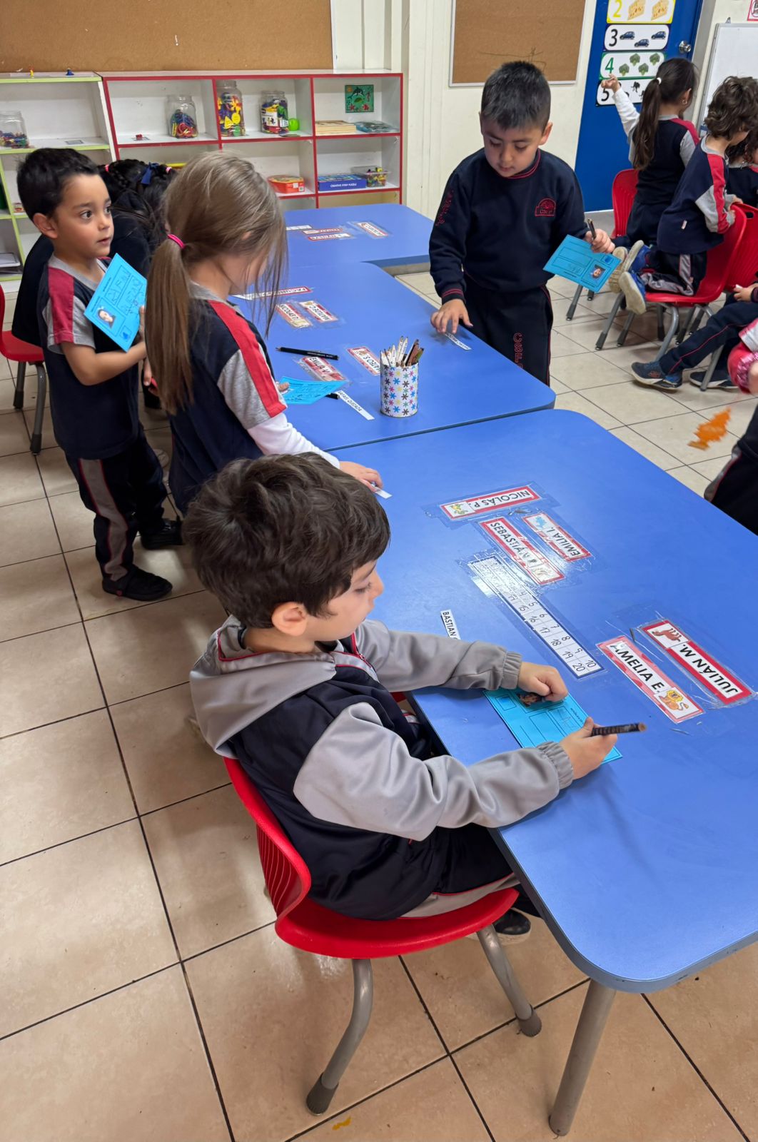 Aprendiendo sobre nuestras instituciones simulación del Registro Civil en el aula