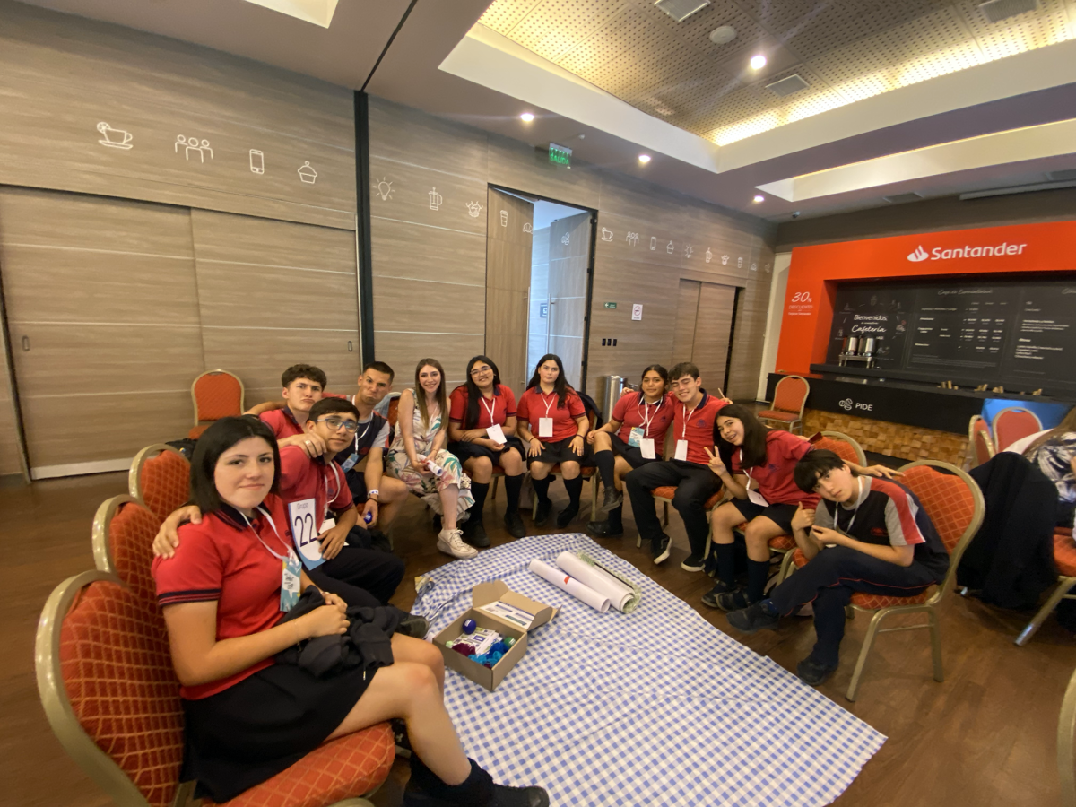 ¡Líderes en acción! Estudiantes se preparan para promover un uso digital responsable