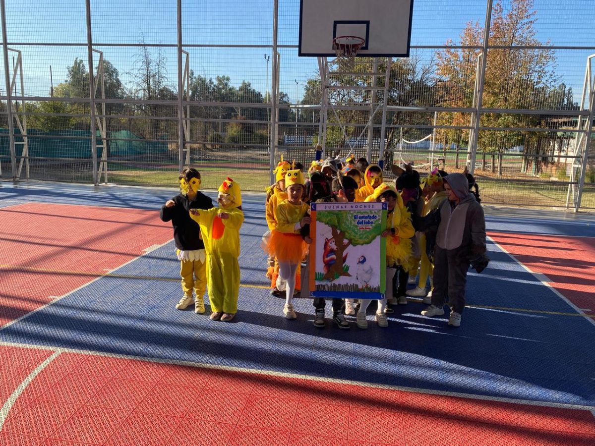 Carnaval literario llenó de alegría el Primer Ciclo en la celebración del Día del Libro