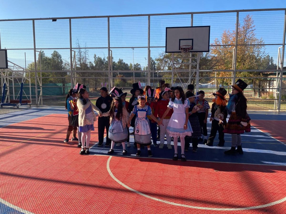 Carnaval literario llenó de alegría el Primer Ciclo en la celebración del Día del Libro