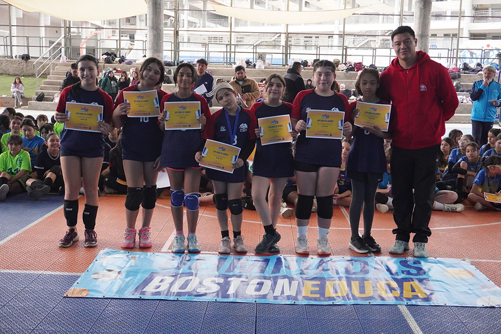 Somos vicecampeonas del Vóleibol Mini Damas en las Olimpiadas BostonEduca