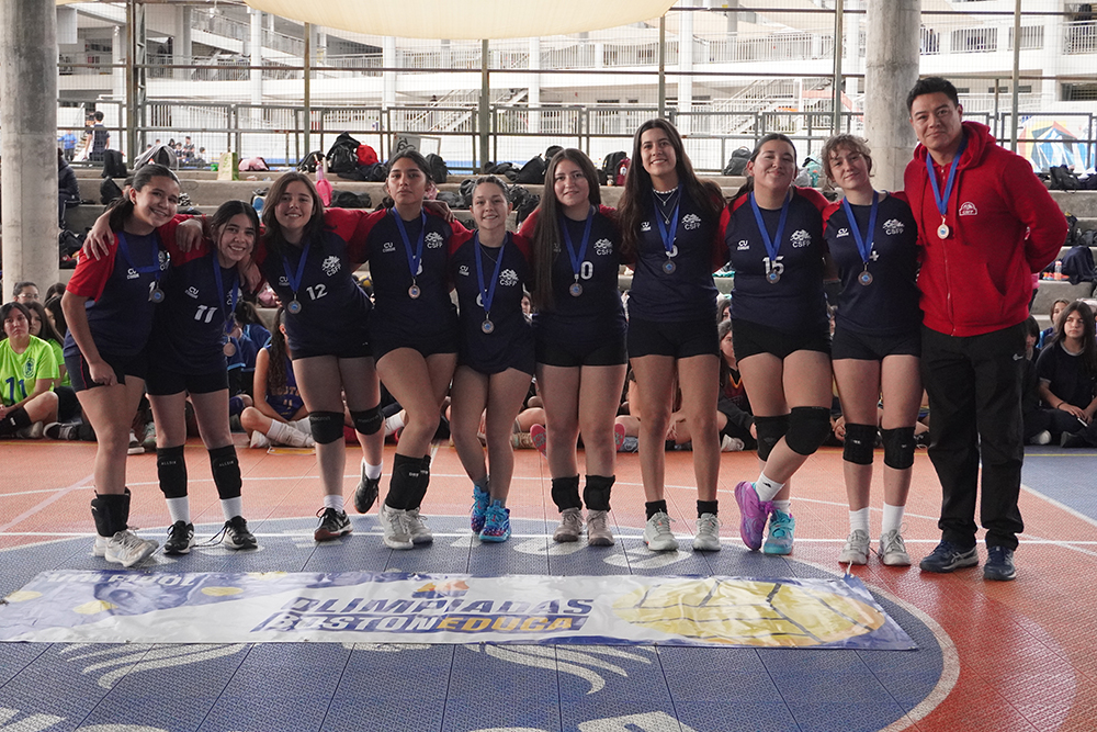 Tercer lugar para nuestras estudiantes en el Vóleibol Intermedia Damas de las Olimpiadas BostonEduca