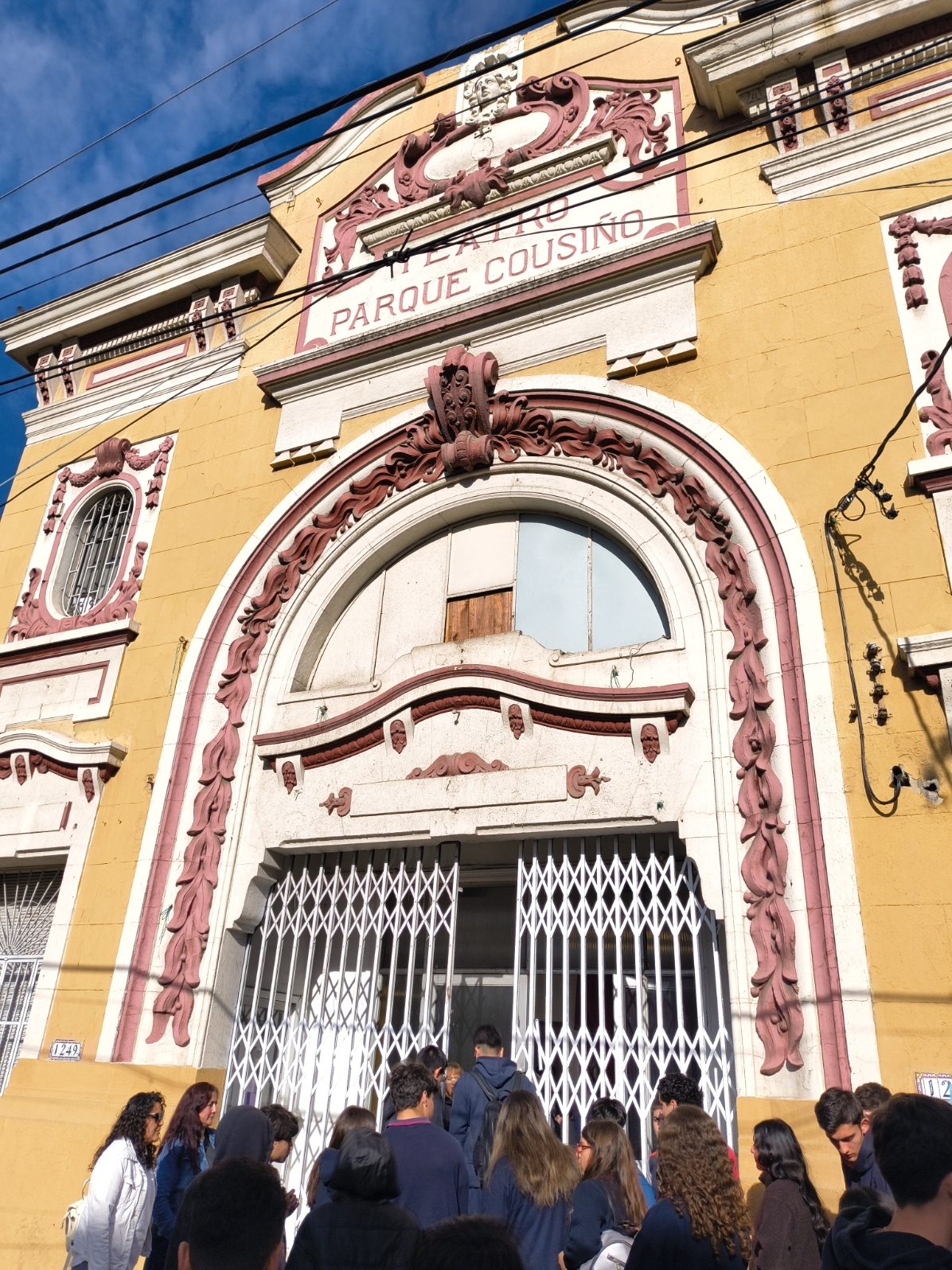 ESTUDIANTES DE 7° BÁSICO A II° MEDIO DISFRUTARON DE “BODAS DE SANGRE” EN EL TEATRO COUSIÑO